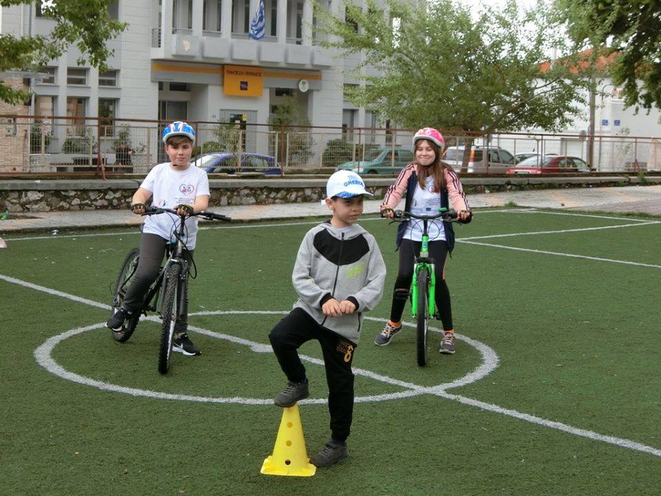 13 ilçe - aktörler, yönetmenler, üreticiler 13 ilçe - aktörler, yönetmenler, üreticiler