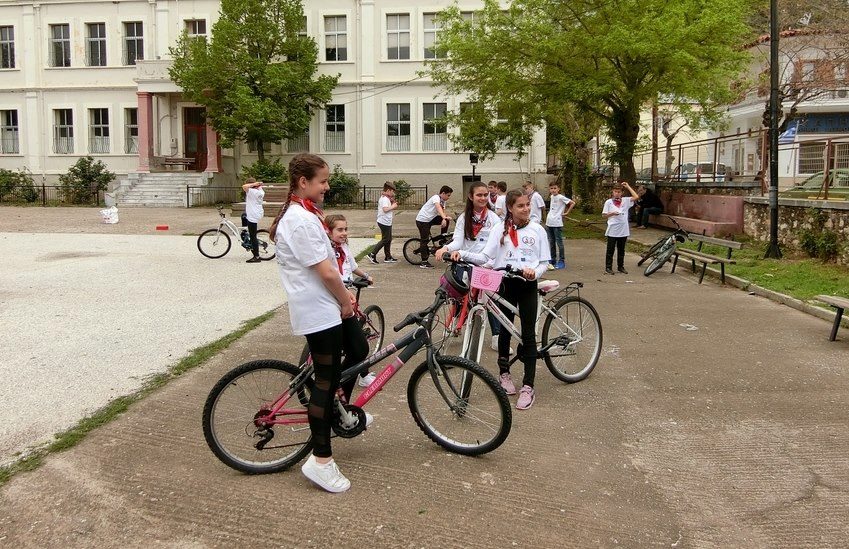 13 ilçe - aktörler, yönetmenler, üreticiler 13 ilçe - aktörler, yönetmenler, üreticiler